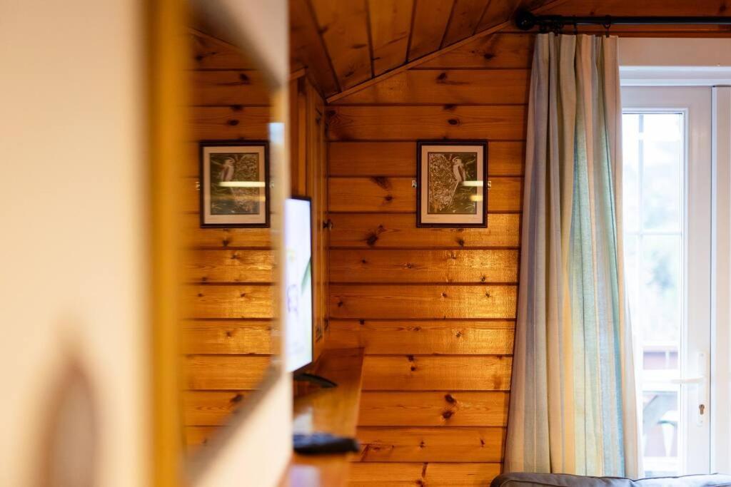 Cozy Norwegian Style Log Cabin In Rural Snowdonia - 2 Bedrooms & Parking By Seren Short Stays Ffestiniog 外观 照片