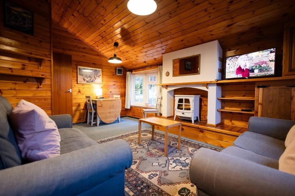 Cozy Norwegian Style Log Cabin In Rural Snowdonia - 2 Bedrooms & Parking By Seren Short Stays Ffestiniog 外观 照片