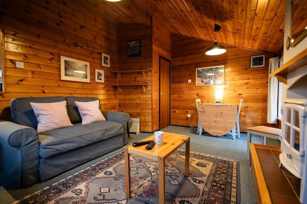 Cozy Norwegian Style Log Cabin In Rural Snowdonia - 2 Bedrooms & Parking By Seren Short Stays Ffestiniog 外观 照片