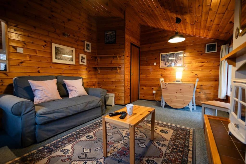Cozy Norwegian Style Log Cabin In Rural Snowdonia - 2 Bedrooms & Parking By Seren Short Stays Ffestiniog 外观 照片