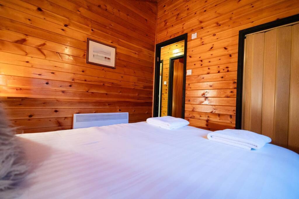 Cozy Norwegian Style Log Cabin In Rural Snowdonia - 2 Bedrooms & Parking By Seren Short Stays Ffestiniog 外观 照片
