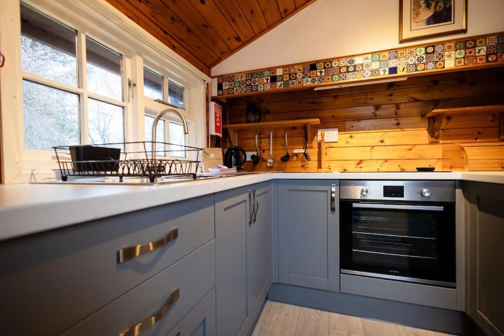 Cozy Norwegian Style Log Cabin In Rural Snowdonia - 2 Bedrooms & Parking By Seren Short Stays Ffestiniog 外观 照片