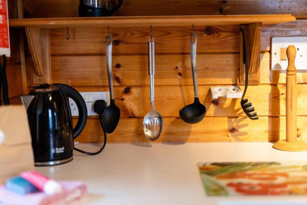 Cozy Norwegian Style Log Cabin In Rural Snowdonia - 2 Bedrooms & Parking By Seren Short Stays Ffestiniog 外观 照片