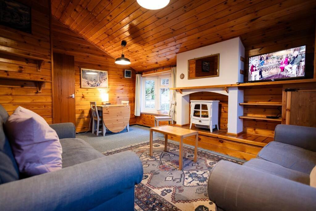 Cozy Norwegian Style Log Cabin In Rural Snowdonia - 2 Bedrooms & Parking By Seren Short Stays Ffestiniog 外观 照片