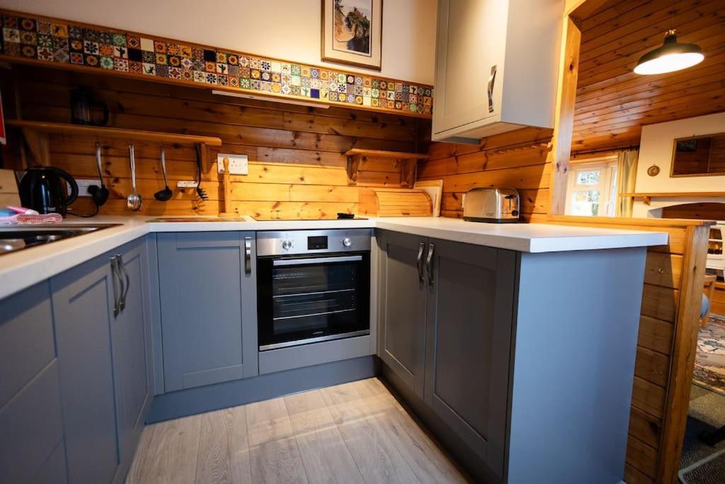 Cozy Norwegian Style Log Cabin In Rural Snowdonia - 2 Bedrooms & Parking By Seren Short Stays Ffestiniog 外观 照片